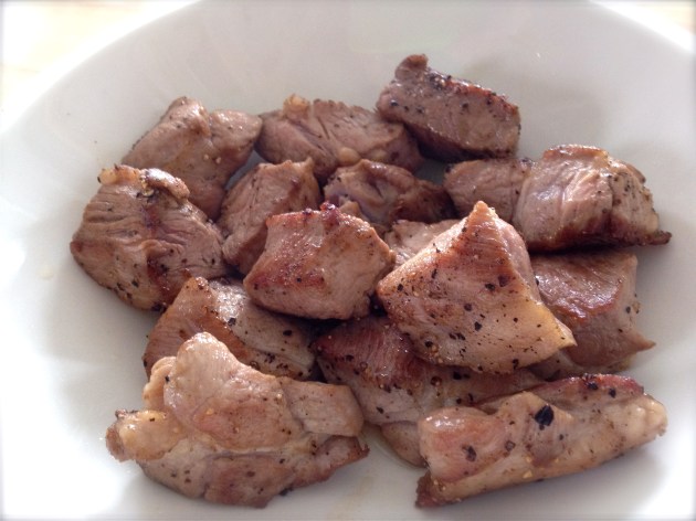 Browned meat pieces are resting in a bowl