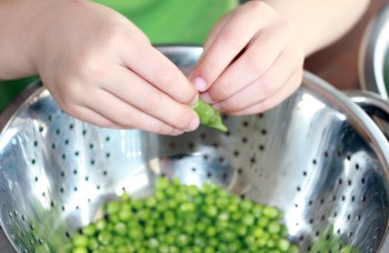 Best way to make your kid sit still for 30 minutes