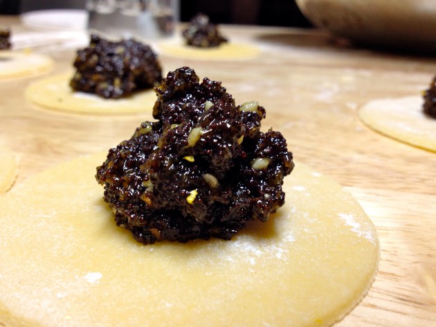 Poppy seed and honey filling on a regular size cookie round Poppy seed and honey filling on a regular size cookie round