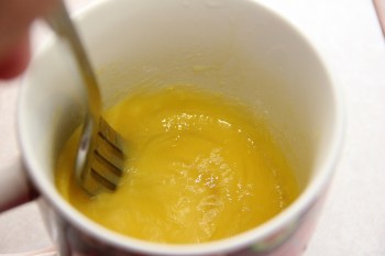 Whisking eggs with oil