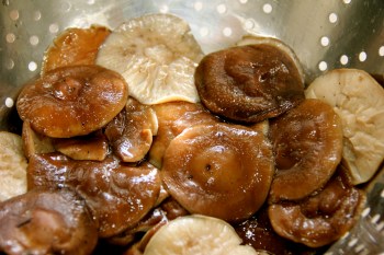 Blanched Shiitake are now drained and waiting for marinade
