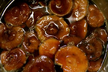 Shiitake are simmering in marinade