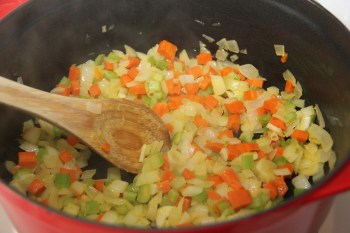 Vegetables are sufficiently softened. Ready for the flour