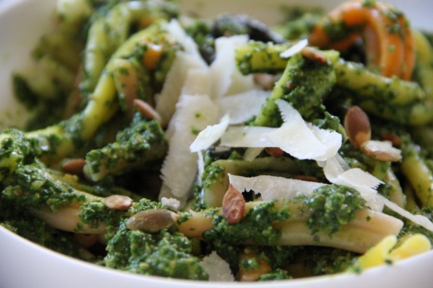 Spinach & Pumpkin Seed Pesto Pasta Bowl all mixed