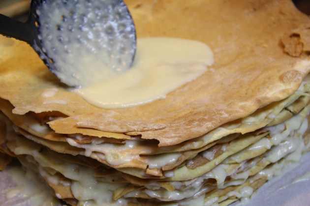 Making Russian Napoleon: assembling the cake